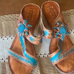 L'Artiste Women's Teal and Tan Floral Leather Sandals